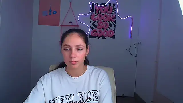 Snapshot of KissMeJulia chatting on 06-30-26, 11:11 KissMeJulia online show from 06-30-26, 11:11