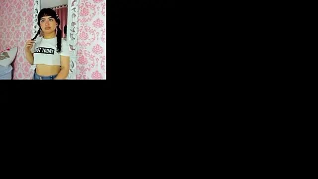 Snapshot of Mai_Rouse chatting on 02-19-26, 12:01 Mai Rouse online show from 02-19-26, 12:01