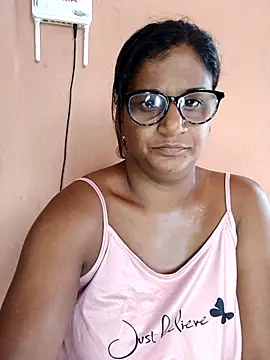 indianstrawberrylips4u online show from 03-21-26, 05:56