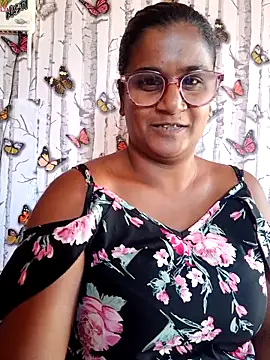 indianstrawberrylips4u online show from 05-02-26, 10:53