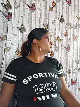 indianstrawberrylips4u online show from 05-20-26, 09:59