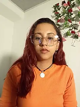 Snapshot of MiaBloom19 chatting on 02-20-26, 06:26 MiaBloom19 online show from 02-20-26, 06:26