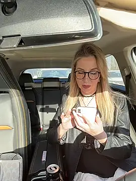 LisaMurr online show from 03-21-26, 01:16