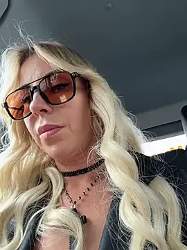 LisaMurr online show from 06-13-26, 01:42