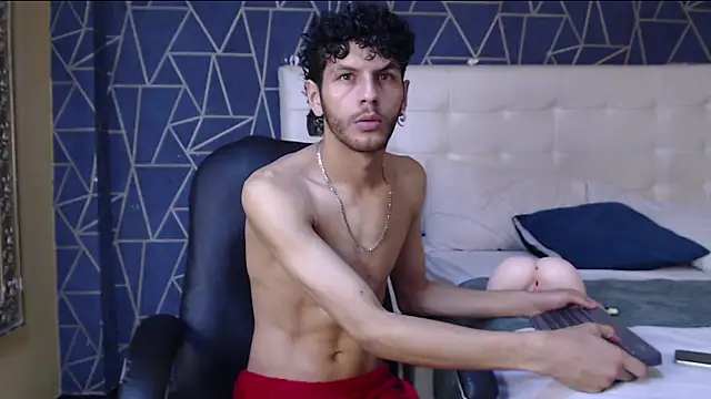 Snapshot of LuckySammer chatting on 02-24-26, 12:14 LuckySammer online show from 02-24-26, 12:14