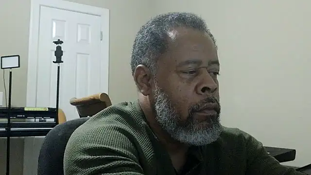 Snapshot of Cleozevo1961 chatting on 03-03-26, 08:48 Cleozevo1961 online show from 03-03-26, 08:48