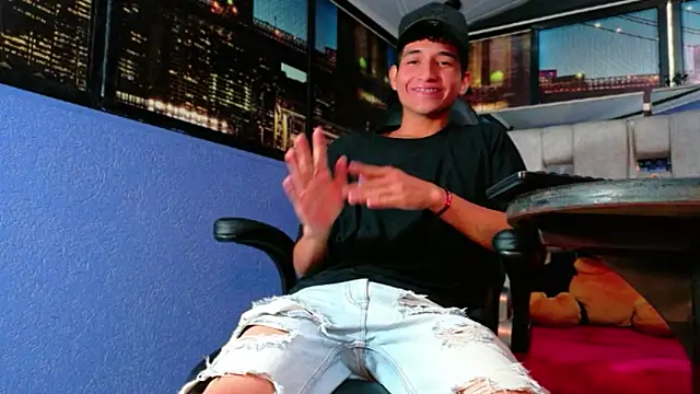 Snapshot of EstevenBrown1 chatting on 03-03-26, 12:44 EstevenBrown1 online show from 03-03-26, 12:44