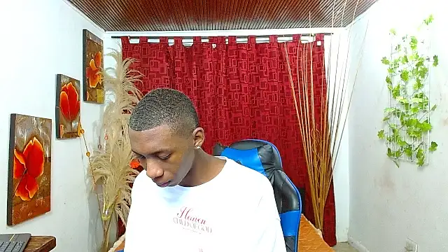 Snapshot of milo018 chatting on 02-20-26, 06:08 milo018 online show from 02-20-26, 06:08