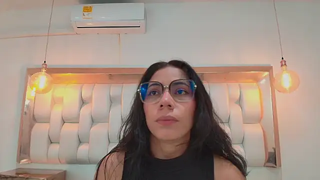 Snapshot of AzulMaveric chatting on 06-04-26, 07:53 AzulMaveric online show from 06-04-26, 07:53