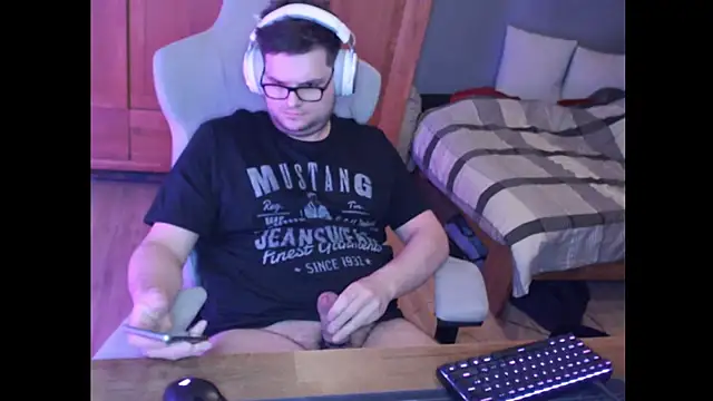 Whyteshadow4235 online show from 02-19-26, 08:38