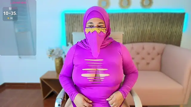 Snapshot of Nadia_Privee chatting on 02-28-26, 06:09 Nadia Privee online show from 02-28-26, 06:09