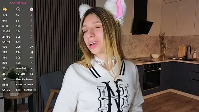 SuAvison online show from 03-23-26, 11:14