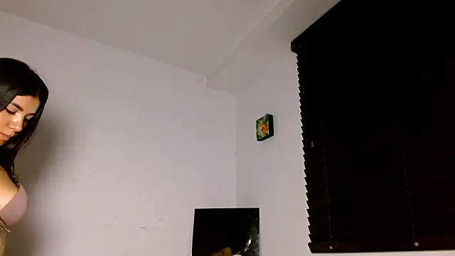 Snapshot of MiaDiamontLatin chatting on 05-16-26, 12:18 MiaDiamontLatin online show from 05-16-26, 12:18