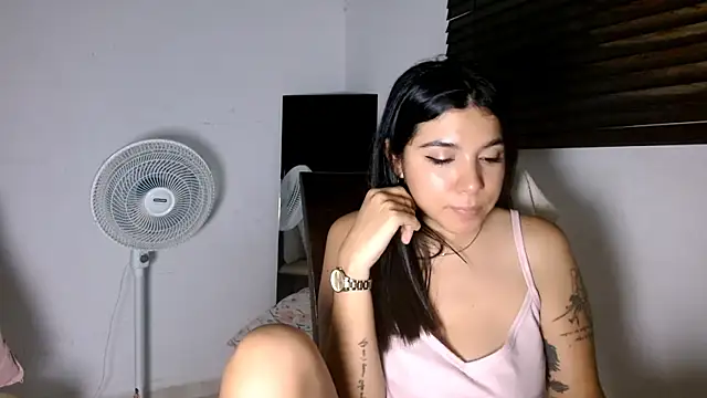 Snapshot of MiaDiamontLatin chatting on 05-22-26, 03:02 MiaDiamontLatin online show from 05-22-26, 03:02