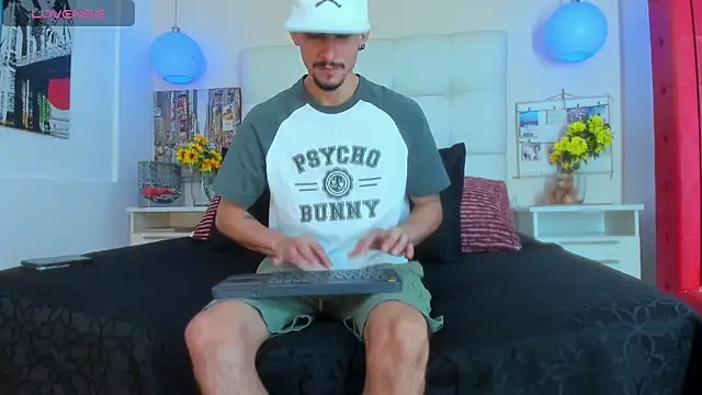 SharonTygaX online show from 04-15-26, 04:08