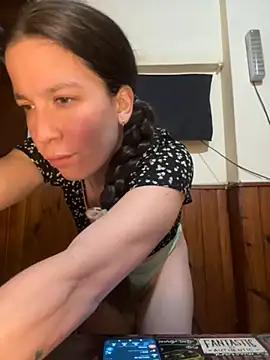 Snapshot of Melu12 chatting on 07-14-26, 01:08 Melu12 online show from 07-14-26, 01:08