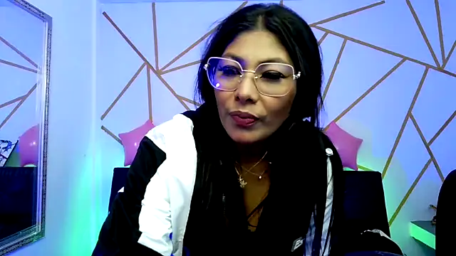 yvanna  smith online show from 02-19-26, 04:19