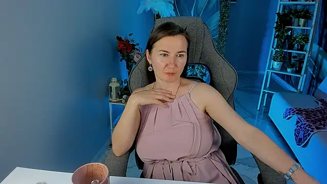 Snapshot of Golden_Dragon chatting on 06-18-26, 09:14 Golden Dragon online show from 06-18-26, 09:14