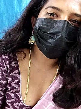 Snapshot of Sumaya-Reddy chatting on 02-18-26, 11:39 Sumaya-Reddy online show from 02-18-26, 11:39