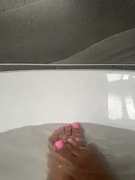 Snapshot of Destinylovex chatting on 02-22-26, 12:26 Destinylovex online show from 02-22-26, 12:26