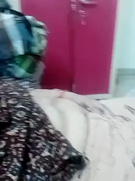 Snapshot of Desi_Heat_Couple chatting on 02-18-26, 06:37 Desi Heat Couple online show from 02-18-26, 06:37