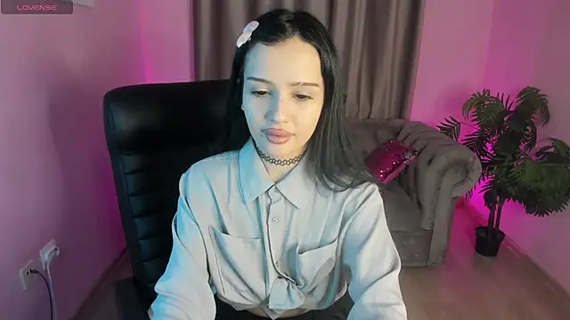 Snapshot of CamillaStars chatting on 03-02-26, 01:51 CamillaStars online show from 03-02-26, 01:51