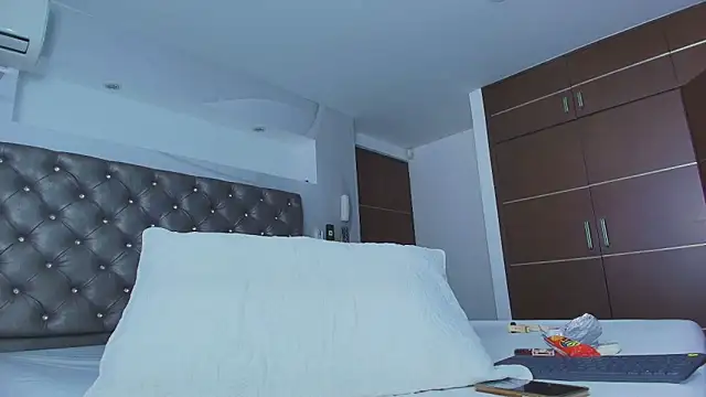 Snapshot of PapiLucca chatting on 02-28-26, 04:30 PapiLucca online show from 02-28-26, 04:30