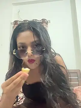 Snapshot of sizzler_hotz chatting on 06-14-26, 05:48 sizzler hotz online show from 06-14-26, 05:48