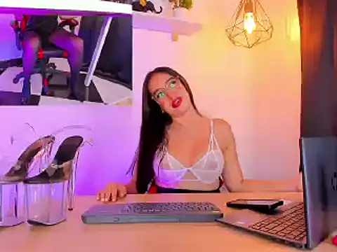 Snapshot of spicy_white_ chatting on 02-27-26, 02:06 spicy white online show from 02-27-26, 02:06