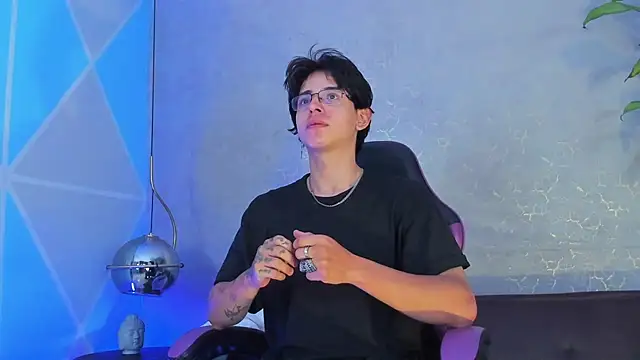 Snapshot of Angel_scott2 chatting on 02-19-26, 12:01 Angel scott2 online show from 02-19-26, 12:01