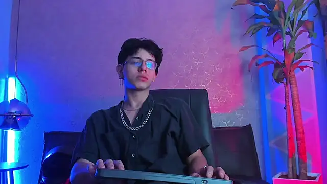 Snapshot of Angel_scott2 chatting on 03-03-26, 11:27 Angel scott2 online show from 03-03-26, 11:27