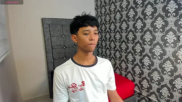 Snapshot of Little_Twink19x chatting on 07-01-26, 07:46 Little Twink19x online show from 07-01-26, 07:46