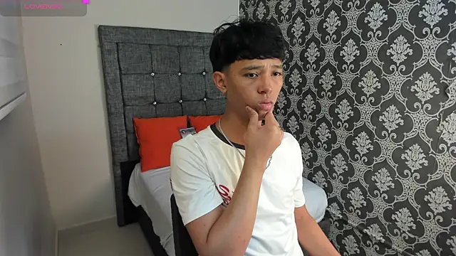 Snapshot of Little_Twink19x chatting on 07-10-26, 07:27 Little Twink19x online show from 07-10-26, 07:27