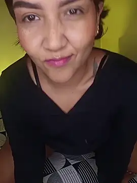 Snapshot of EmiliaVincenzo chatting on 02-24-26, 01:20 EmiliaVincenzo online show from 02-24-26, 01:20