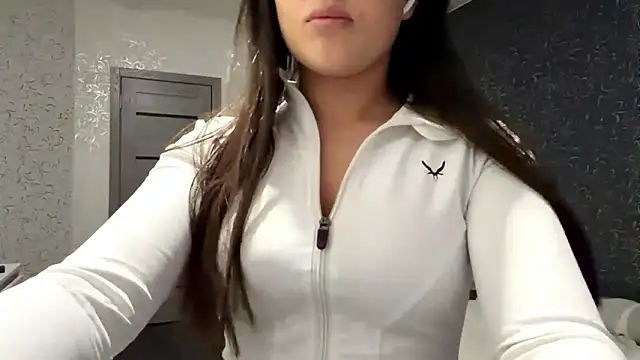 JoycelynUrion online show from 03-12-26, 10:21