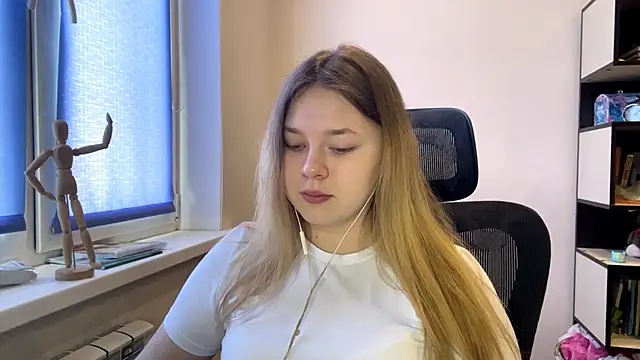 TomikoPfau online show from 02-24-26, 08:01