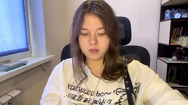 TomikoPfau online show from 03-02-26, 07:37