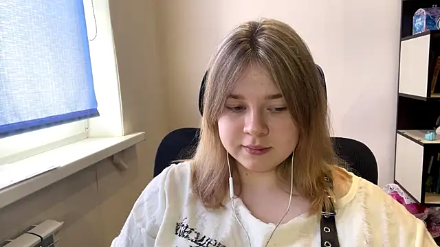 TomikoPfau online show from 04-09-26, 07:47