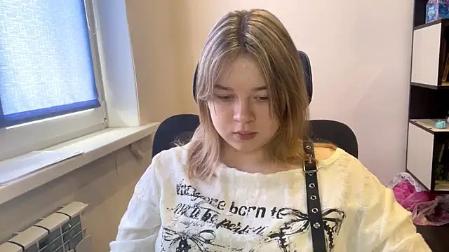 TomikoPfau online show from 04-10-26, 07:46