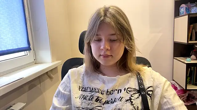 TomikoPfau online show from 04-12-26, 05:12