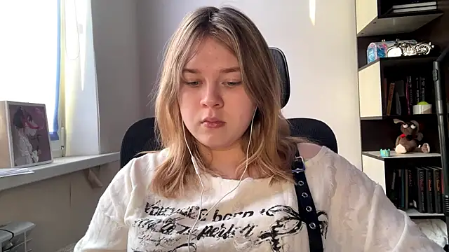 TomikoPfau online show from 04-17-26, 02:09