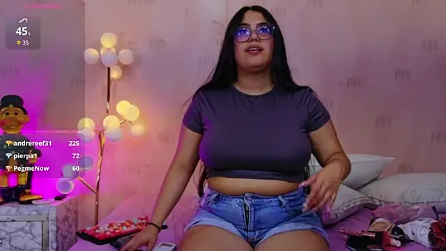 Snapshot of curvybuffgirllll chatting on 07-06-26, 07:49 curvybuffgirllll online show from 07-06-26, 07:49