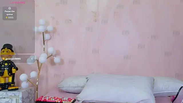 Snapshot of curvybuffgirllll chatting on 07-10-26, 07:38 curvybuffgirllll online show from 07-10-26, 07:38