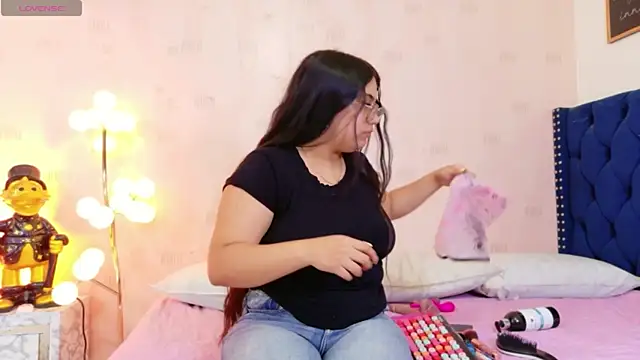 Snapshot of curvybuffgirllll chatting on 07-15-26, 07:52 curvybuffgirllll online show from 07-15-26, 07:52