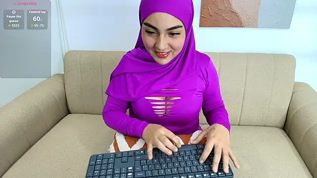 Snapshot of Malika_Noor chatting on 02-28-26, 02:40 Malika Noor online show from 02-28-26, 02:40