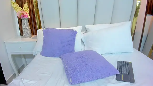 Sophia Joness  online show from 03-10-26, 04:06