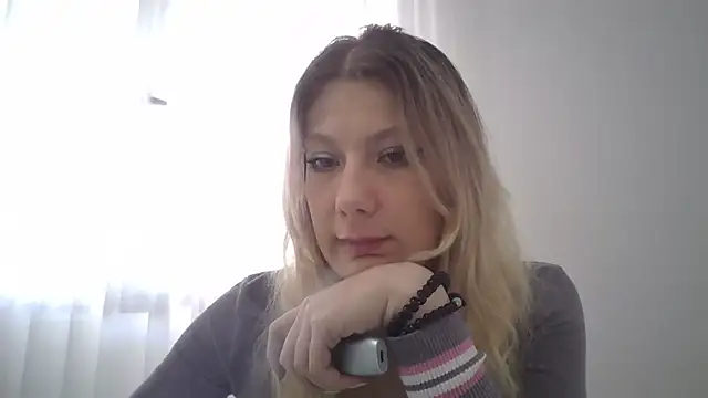 Snapshot of Foxy_Bright chatting on 02-28-26, 12:39 Foxy Bright online show from 02-28-26, 12:39