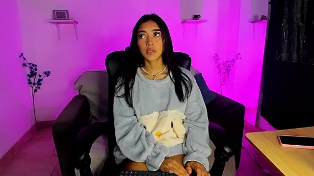 jaulyn 18 online show from 03-13-26, 12:01