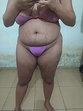 Snapshot of Syila10 chatting on 06-29-26, 01:11 Syila10 online show from 06-29-26, 01:11