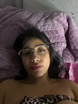 Snapshot of Linarodri chatting on 07-15-26, 06:18 Linarodri online show from 07-15-26, 06:18